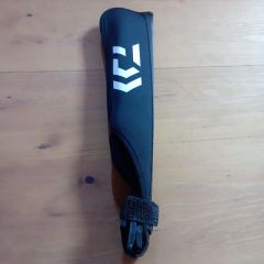 Mela Fish Daiwa Logo Neopren Ayarlanabilir Lastikli Kamış Koruma Kılıfı