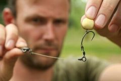 Korda Fluorocarbon Stiff Link Boom 35 lb 15,9 kg 0,65mm 15 Metre Misina